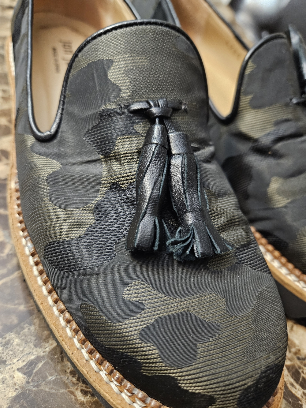 Anthropologie Black & Olive Camouflage Tassel Loafers Size 7.5 - Picture 4 of 5